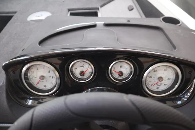 Slide: The Image of Crestliner 1750 HAWK SC JS 2025 - 8