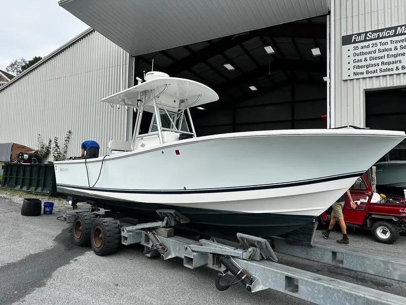 Slide: The Image of 2005 Regulator 26 FS boat on trailer outside a service facility. - 1