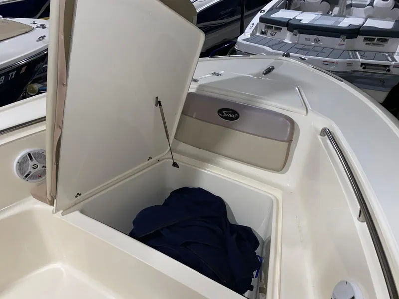 Slide: The Image of Scout 222 Sportfish 2011 - 53