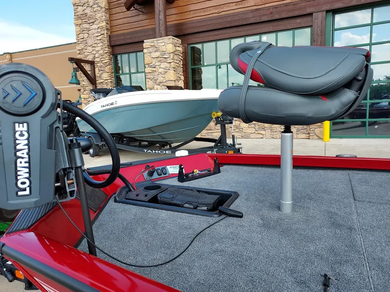 Slide: The Image of 2025 Ranger RT178 boat with Lowrance equipment, featuring a sleek seat design. - 3