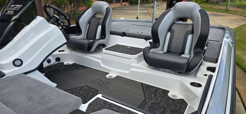 Slide: The Image of 2025 Nitro Z21 XL Pro boat interior with dual seats and sleek design. - 5