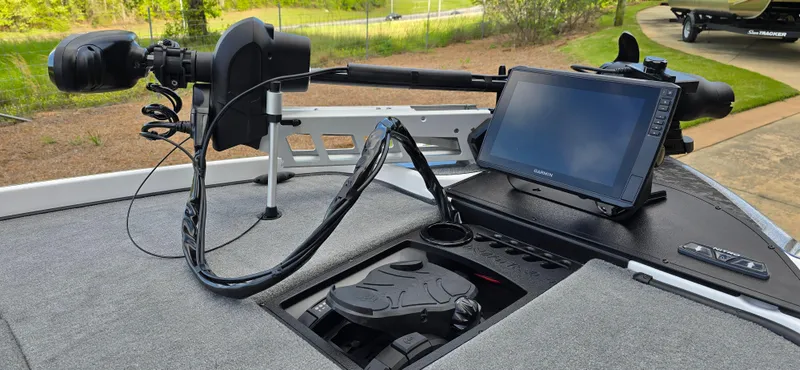 Slide: The Image of 2025 Nitro Z21 XL Pro boat with advanced navigation and control system. - 6