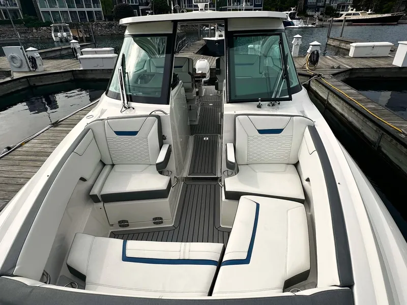 Slide: The Image of Tiara 34 LX 2021 - 13