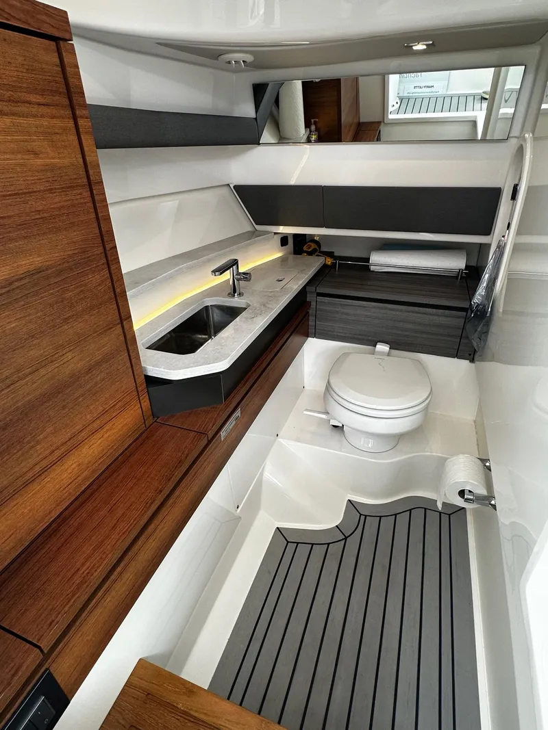 Slide: The Image of Tiara 34 LX 2021 - 15