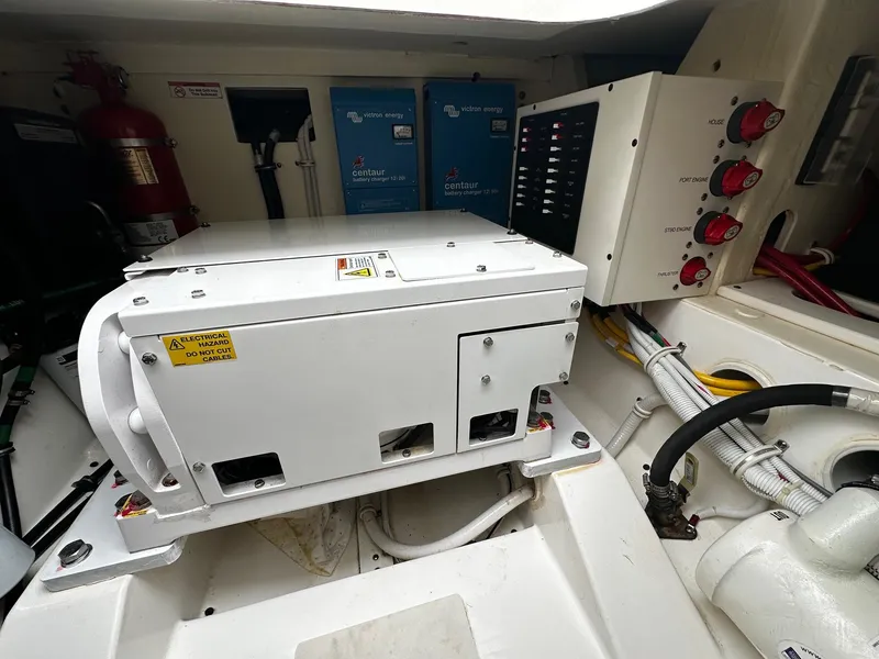 Slide: The Image of Tiara 34 LX 2021 - 17