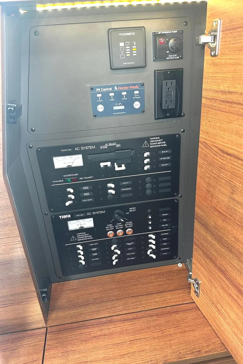 Slide: The Image of Tiara 34 LX 2021 - 20