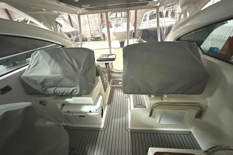 Slide: The Image of Tiara 34 LX 2021 - 22