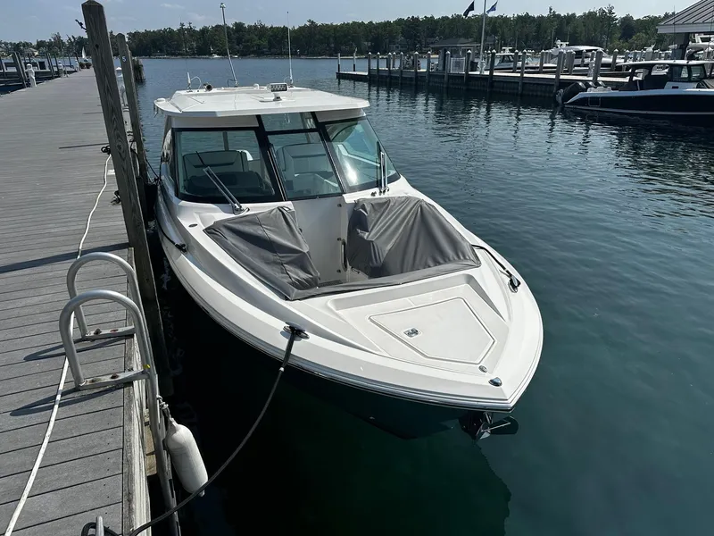 Slide: The Image of Tiara 34 LX 2021 - 24