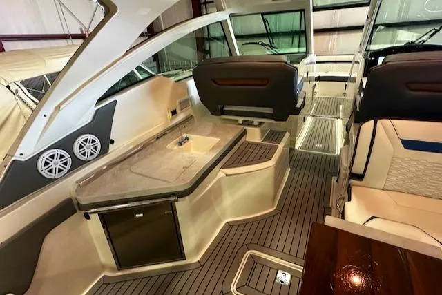 Slide: The Image of Tiara 34 LX 2021 - 27