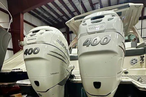 Slide: The Image of Tiara 34 LX 2021 - 30