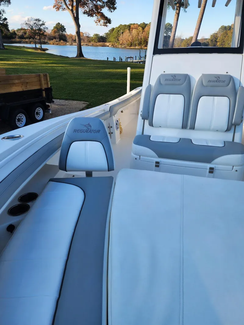 Slide: The Image of Regulator Marine 23 Forward Seating 2021 - 41