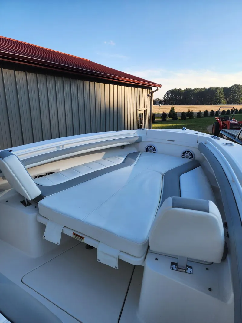 Slide: The Image of Regulator Marine 23 Forward Seating 2021 - 42