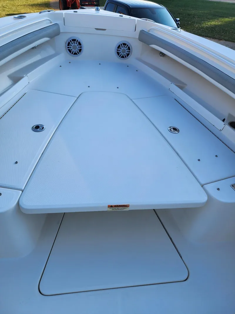 Slide: The Image of Regulator Marine 23 Forward Seating 2021 - 44