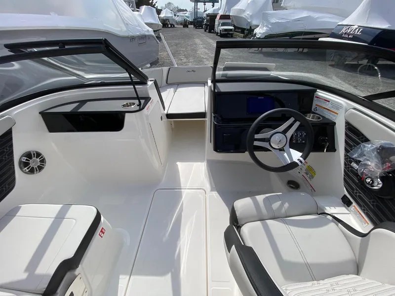 Slide: The Image of Sea Ray SPX 190 Outboard 2025 - 4