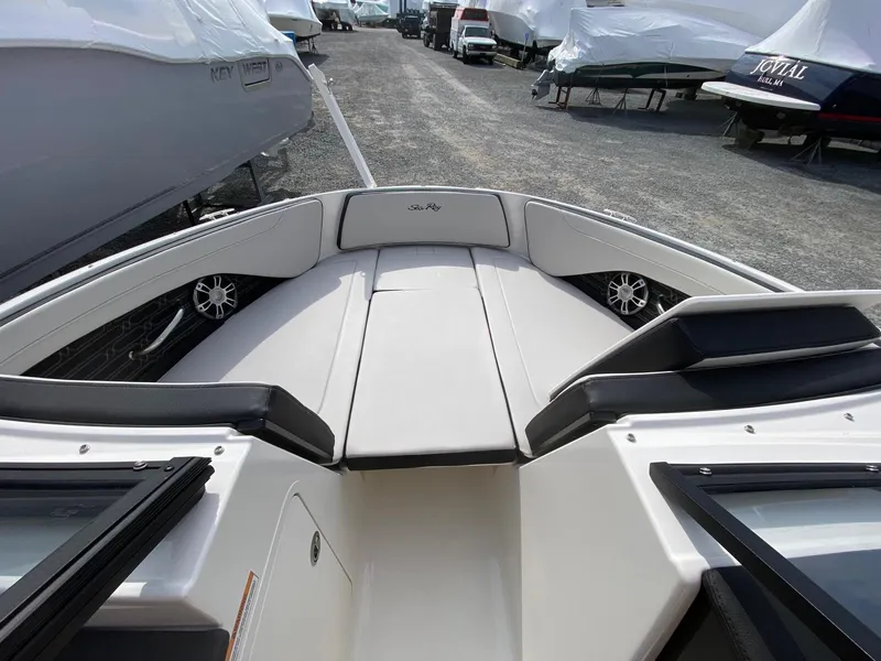 Slide: The Image of Sea Ray SPX 190 Outboard 2025 - 6