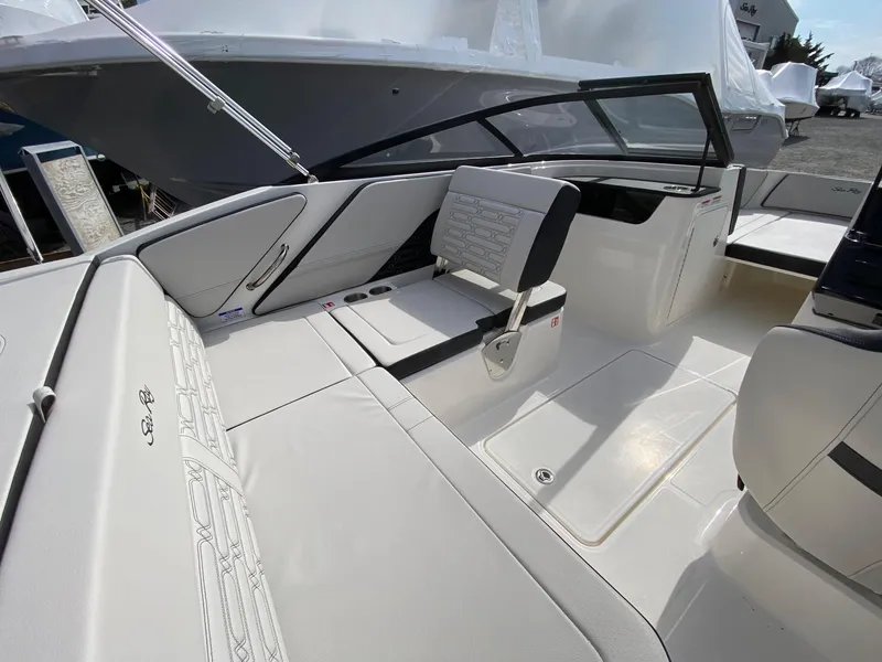 Slide: The Image of Sea Ray SPX 190 Outboard 2025 - 9