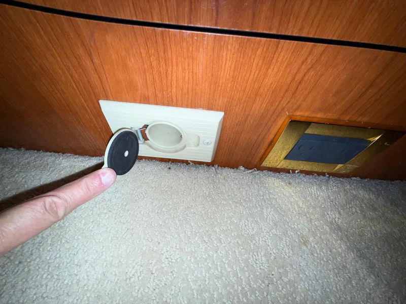 Slide: The Image of Finger pointing at a socket on a 2000 Sea Ray 510 Sundancer boat interior. - 34