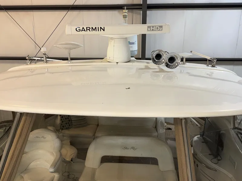 Slide: The Image of Sea Ray 510 Sundancer 2000 with Garmin xHD2 radar on top. - 4