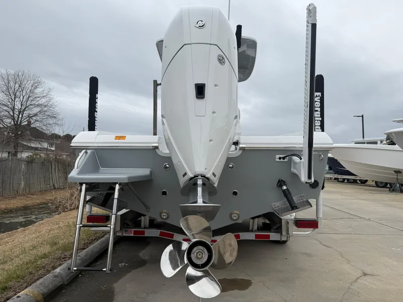 Slide: The Image of 2025 Everglades 253 Center Console boat, rear view with outboard motor and propeller. - 5