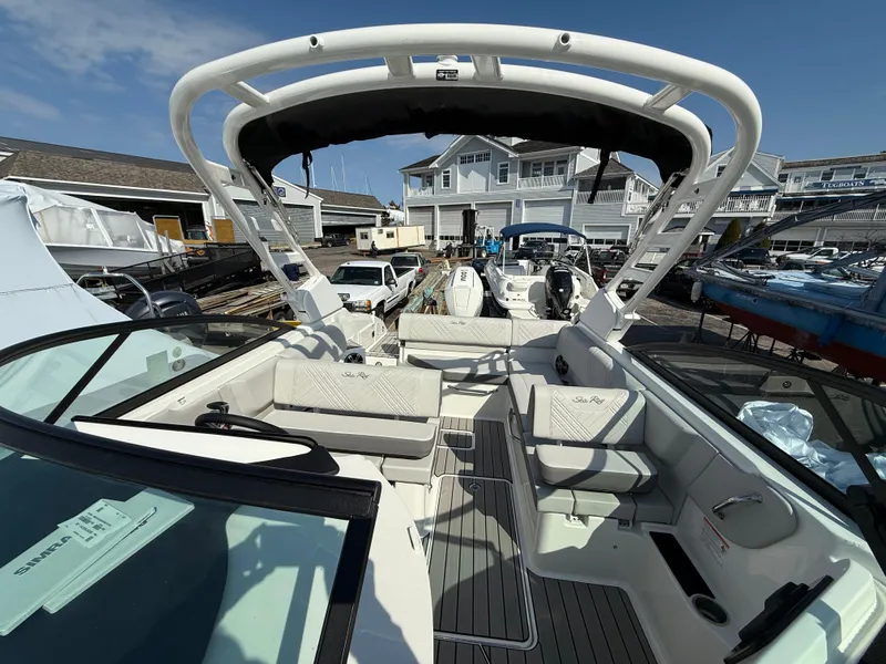 Slide: The Image of Sea Ray SDX 250 Outboard 2025 - 10