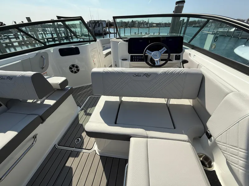 Slide: The Image of Sea Ray SDX 250 Outboard 2025 - 13