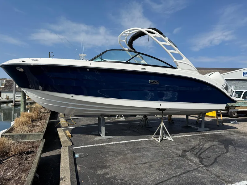 Slide: The Image of Sea Ray SDX 250 Outboard 2025 - 4
