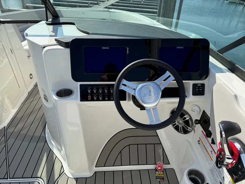 Slide: The Image of Sea Ray SDX 250 Outboard 2025 - 7