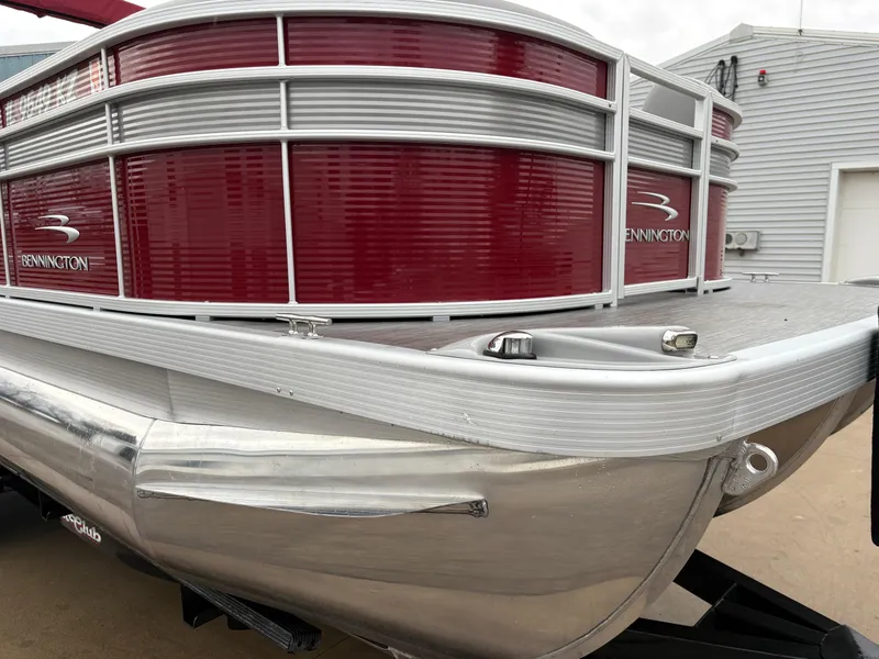 Slide: The Image of 2020 Bennington 22 SLX pontoon boat with red and silver detailing. - 12