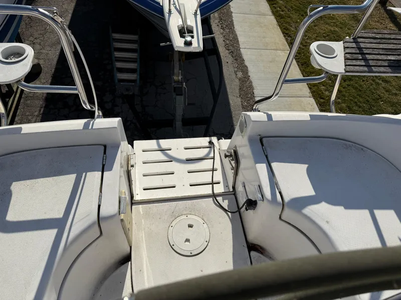 Slide: The Image of Hunter 33 sailboat stern view, 2007 model, featuring deck and railing details. - 27