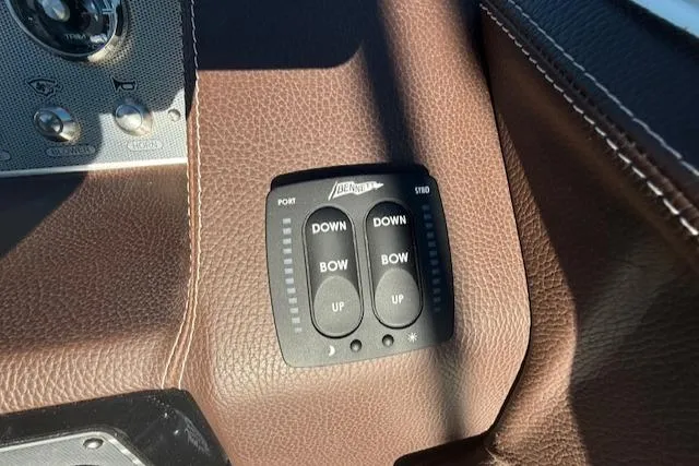 Slide: The Image of Control panel on 2016 Regal 2800 Bowrider boat dashboard. - 27