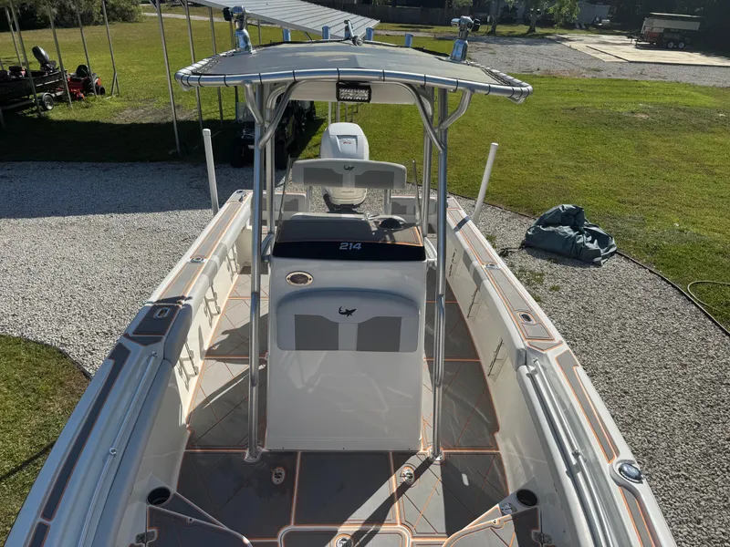 Slide: The Image of Mako 214 Center Console 2019 - 50