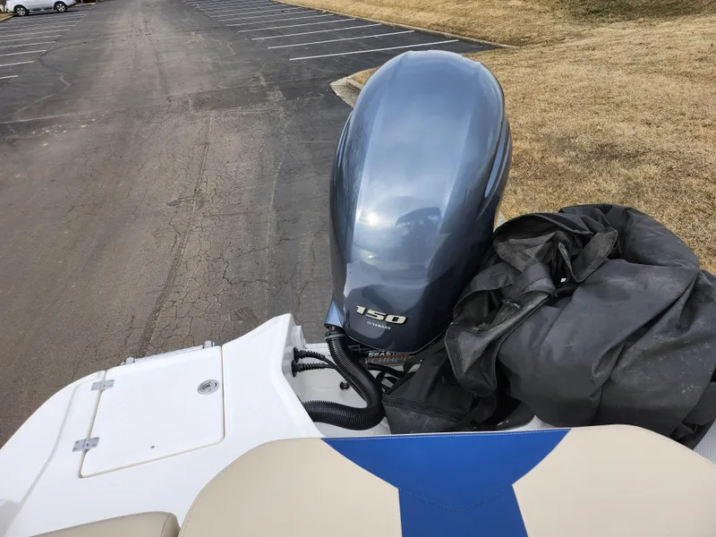 Slide: The Image of 2017 Chaparral 21 H2O Ski & Fish OB with Yamaha 150 outboard motor. - 30