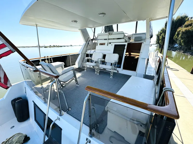 Slide: The Image of 1991 Ocean Alexander 440 Sundeck CPMY yacht with spacious deck and seating area. - 22