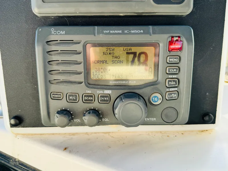 Slide: The Image of Icom VHF Marine IC-M504 radio on 1991 Ocean Alexander 440 Sundeck CPMY. - 34