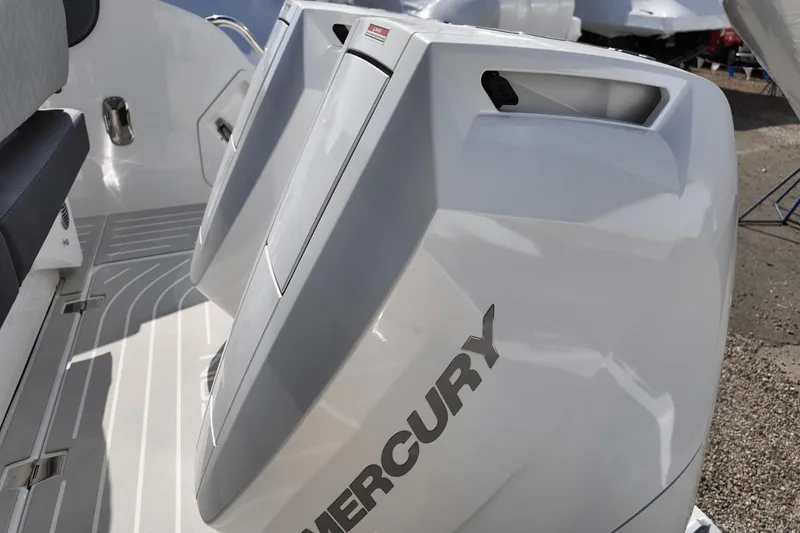 Slide: The Image of Galeon 325 GTO 2025 - 10