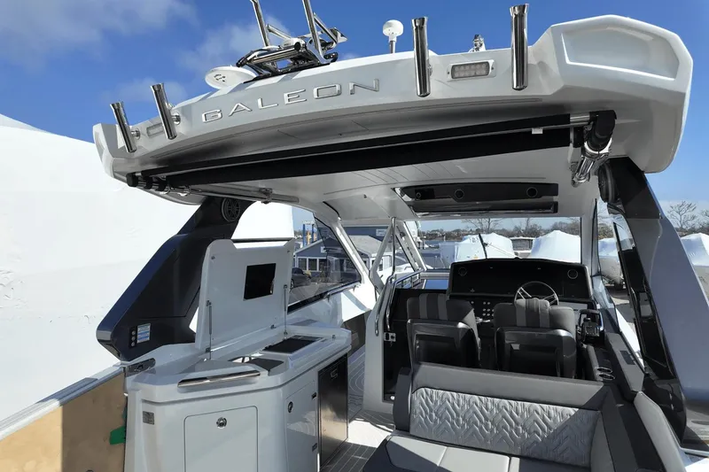 Slide: The Image of Galeon 325 GTO 2025 - 11