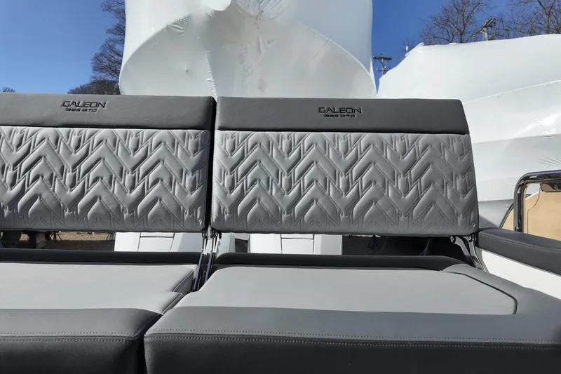 Slide: The Image of Galeon 325 GTO 2025 - 12