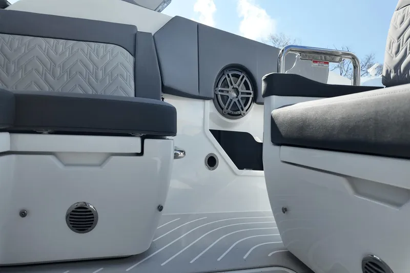 Slide: The Image of Galeon 325 GTO 2025 - 13