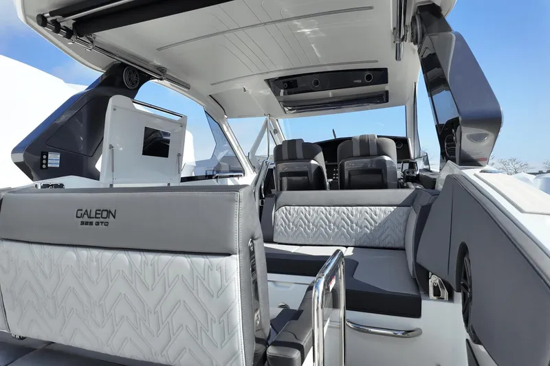Slide: The Image of Galeon 325 GTO 2025 - 14