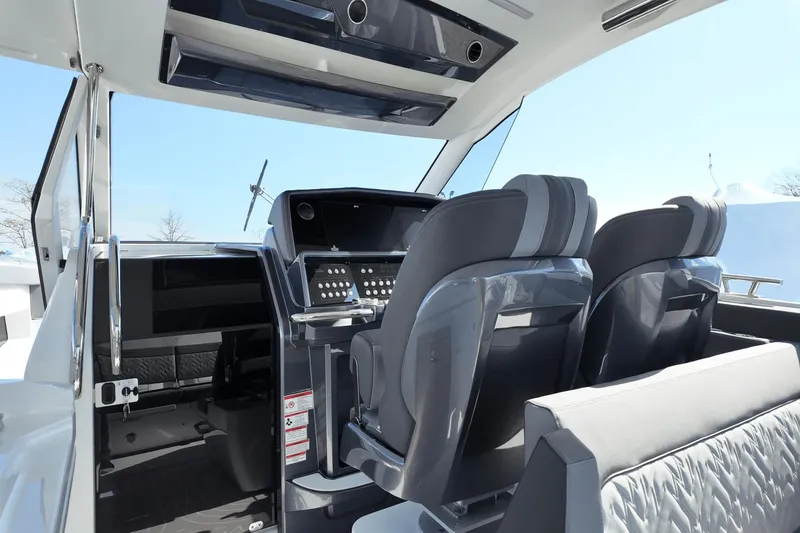 Slide: The Image of Galeon 325 GTO 2025 - 19