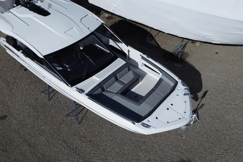 Slide: The Image of Galeon 325 GTO 2025 - 2