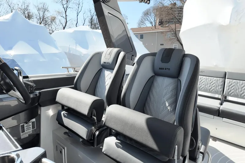 Slide: The Image of Galeon 325 GTO 2025 - 20