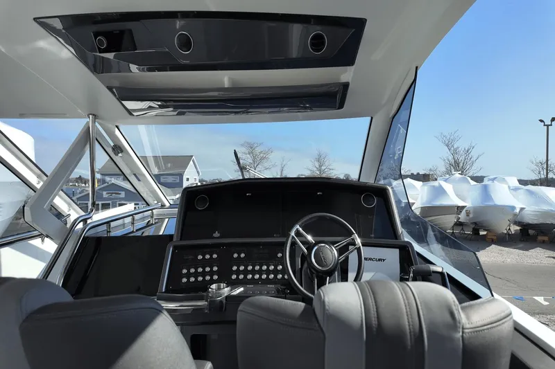 Slide: The Image of Galeon 325 GTO 2025 - 24