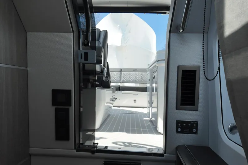 Slide: The Image of Galeon 325 GTO 2025 - 25