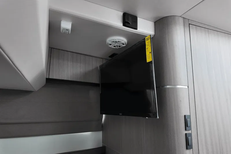 Slide: The Image of Galeon 325 GTO 2025 - 27