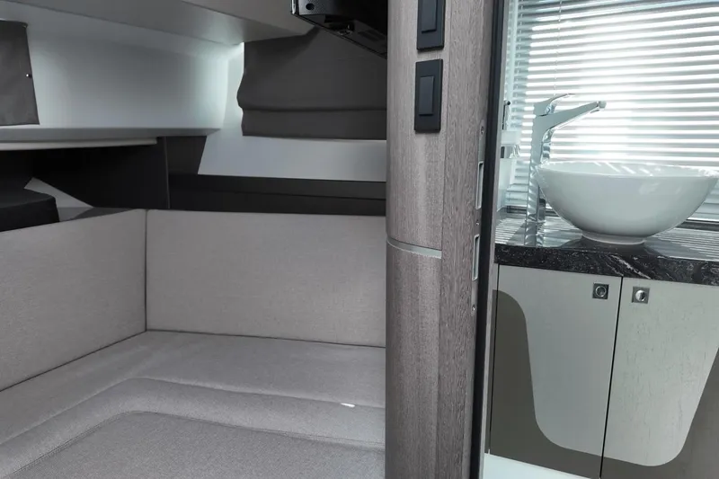 Slide: The Image of Galeon 325 GTO 2025 - 28