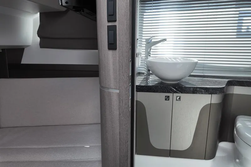 Slide: The Image of Galeon 325 GTO 2025 - 29