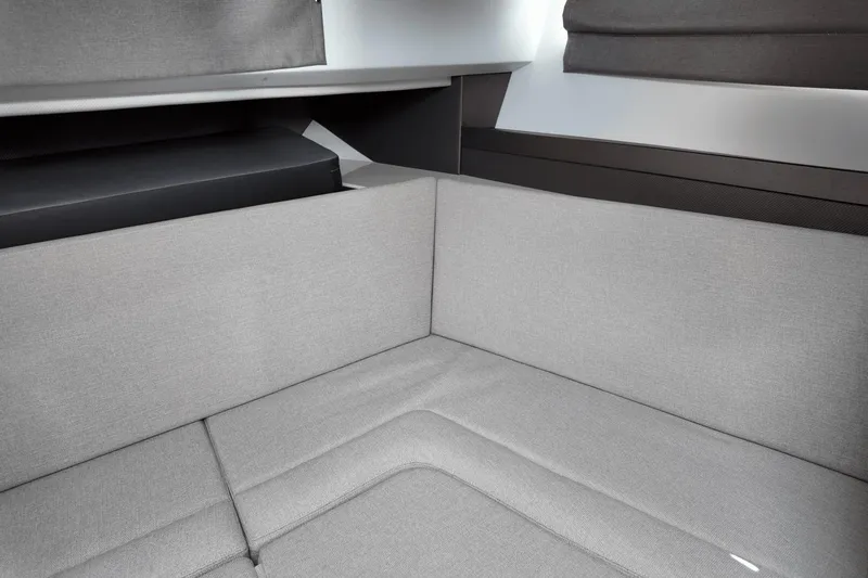 Slide: The Image of Galeon 325 GTO 2025 - 31