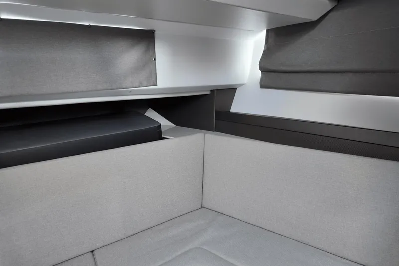 Slide: The Image of Galeon 325 GTO 2025 - 32