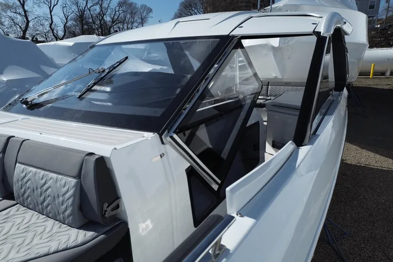 Slide: The Image of Galeon 325 GTO 2025 - 34